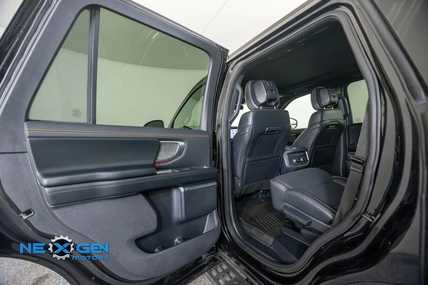 Ford Expedition photo 29