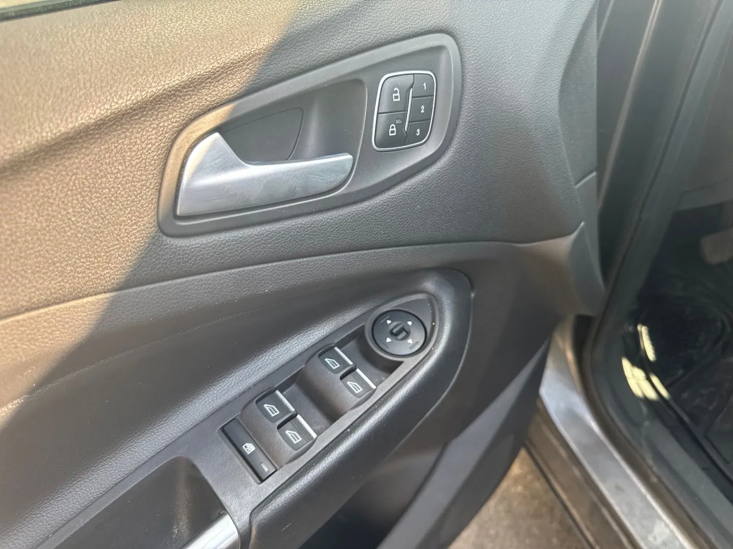 Ford Escape photo 19