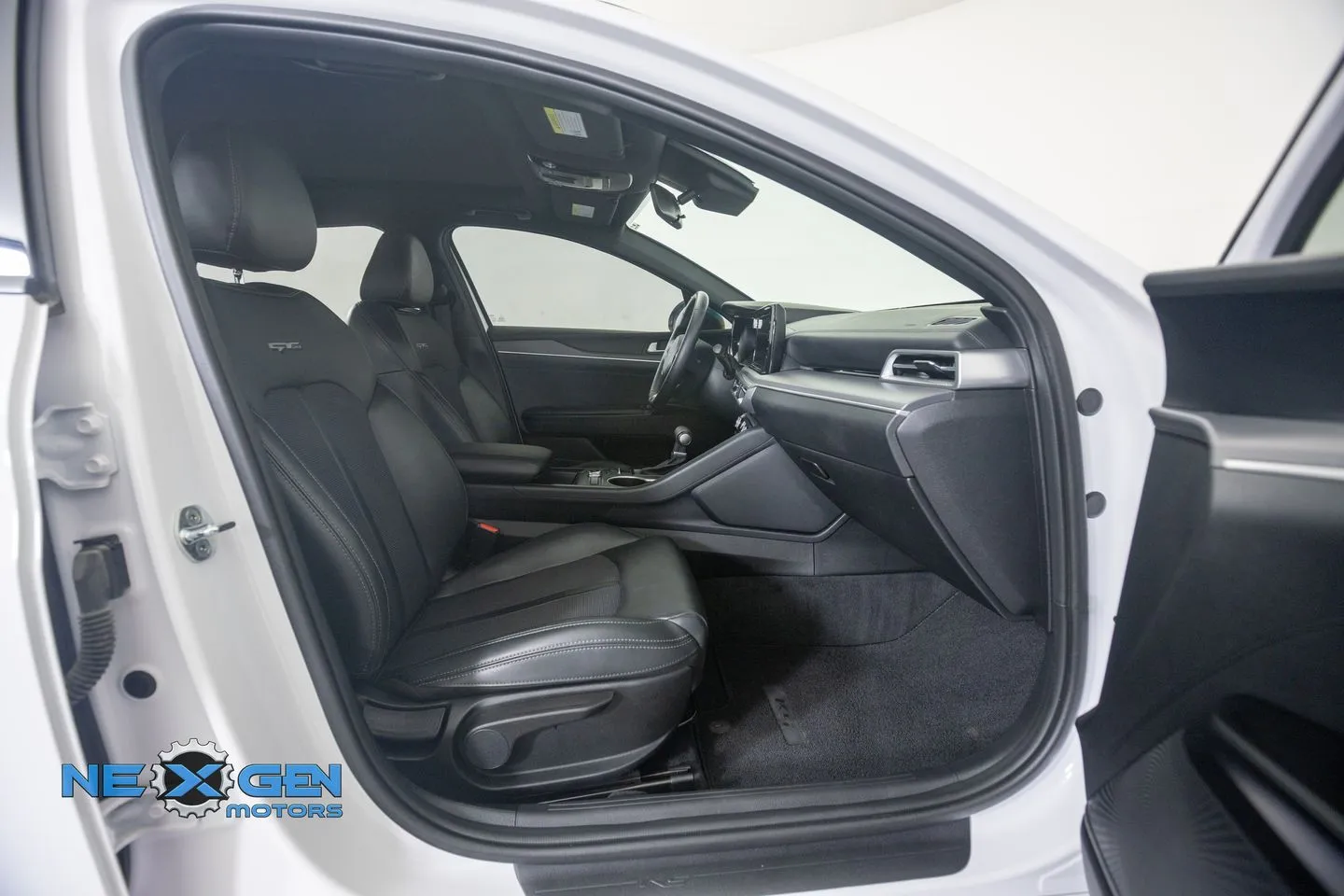Kia K5 photo 40