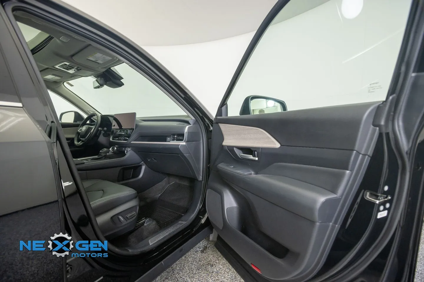 Toyota Grand Highlander photo 6