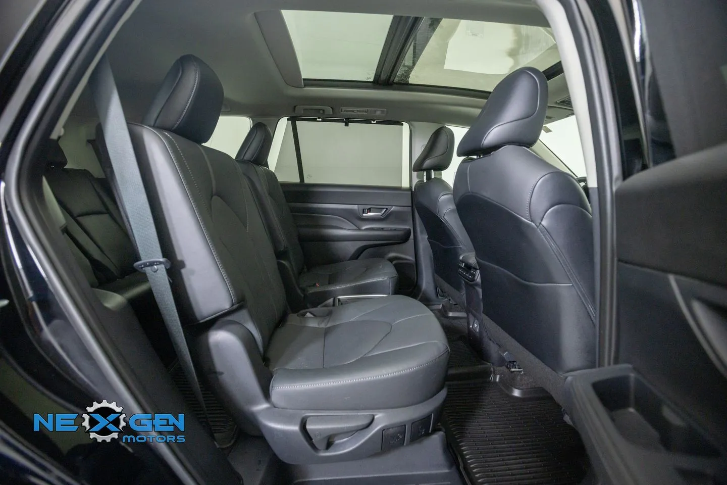Toyota Grand Highlander photo 42