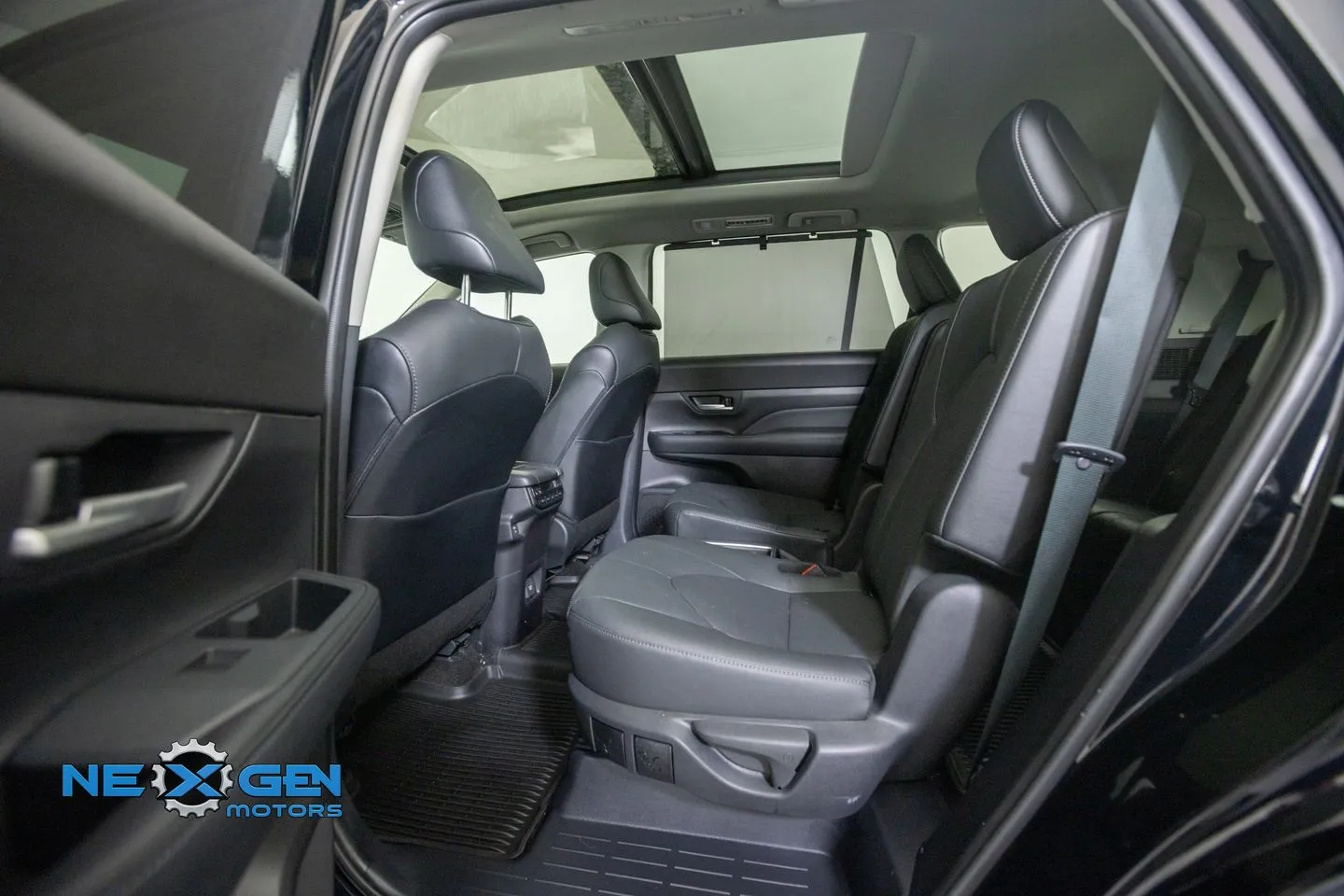 Toyota Grand Highlander photo 31