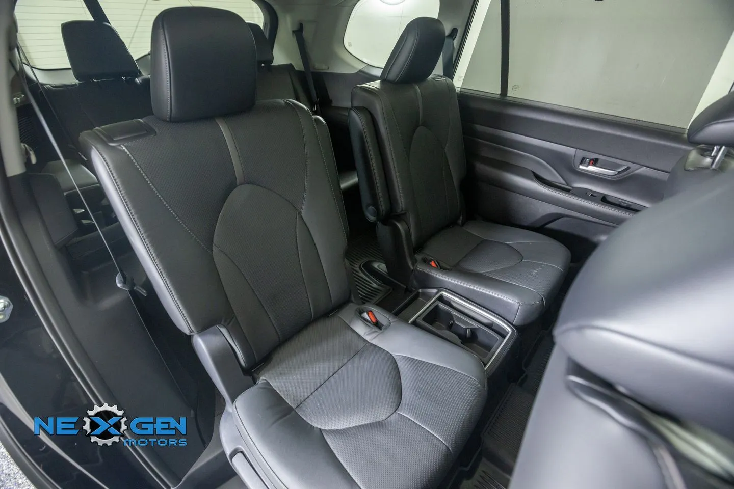 Toyota Grand Highlander photo 44