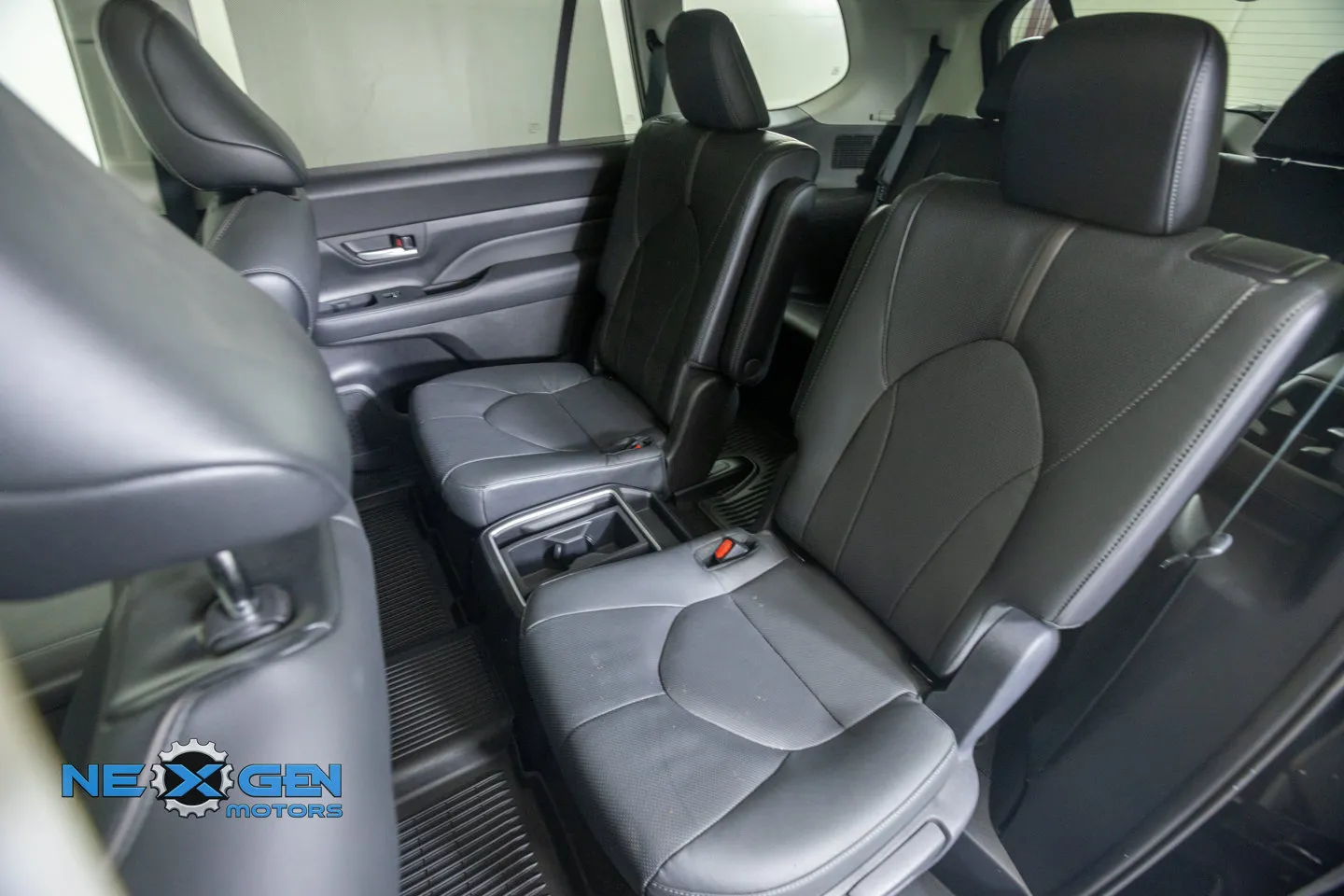 Toyota Grand Highlander photo 35