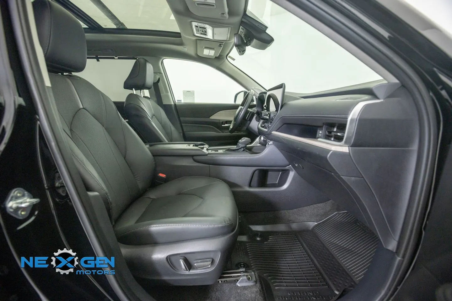 Toyota Grand Highlander photo 8