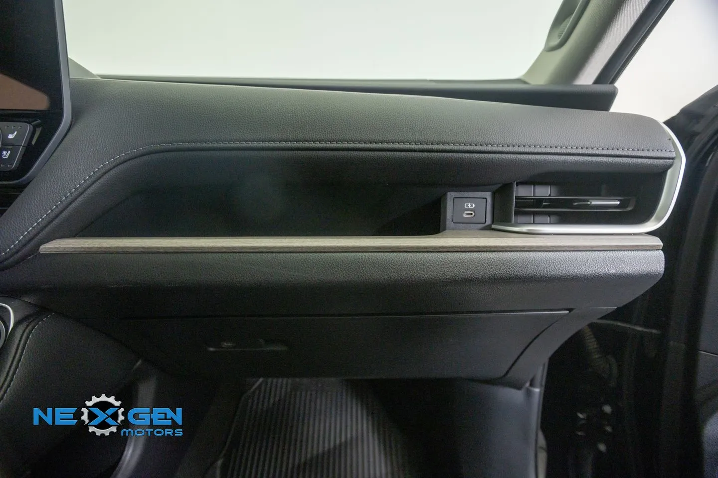 Toyota Grand Highlander photo 9