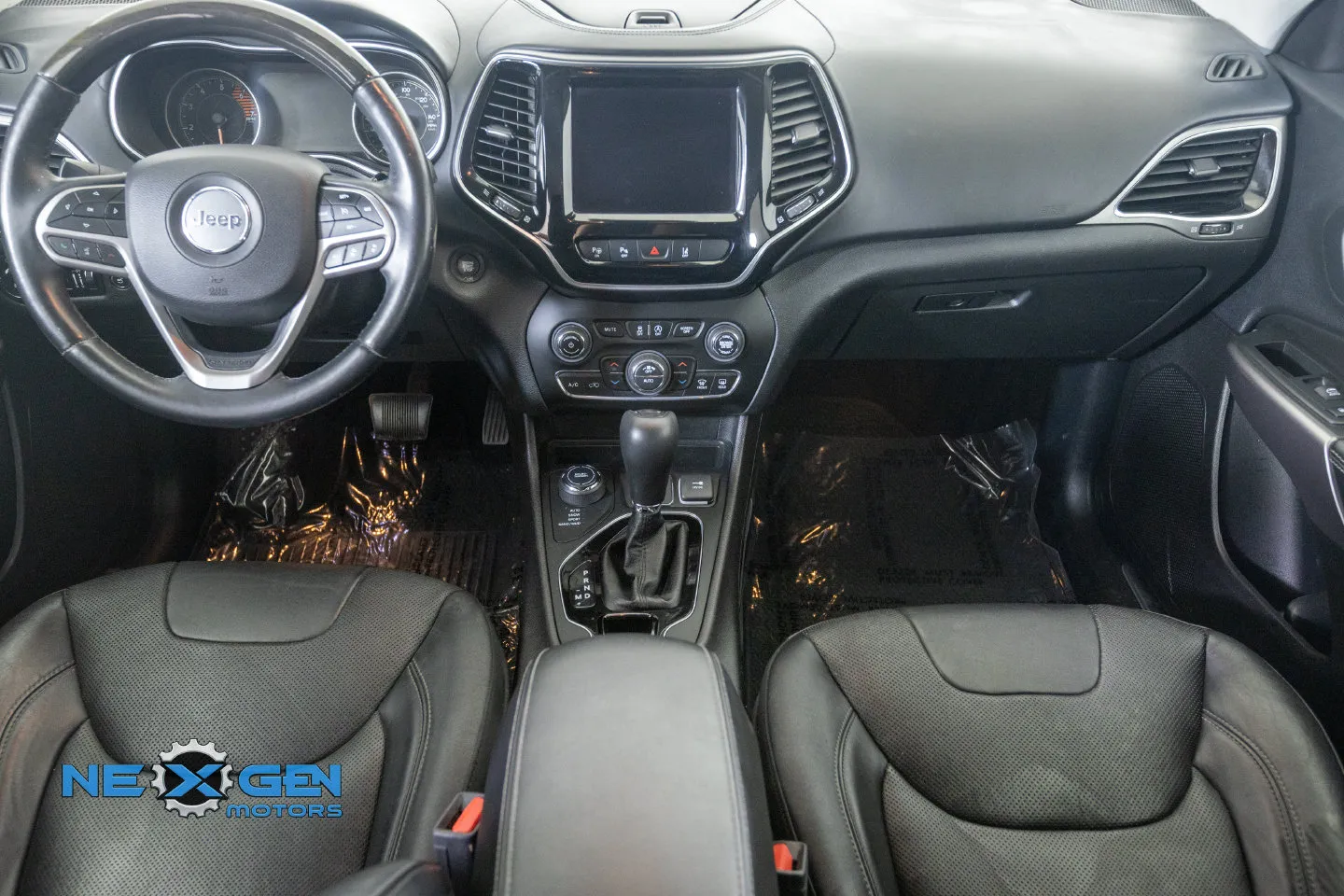 Jeep Cherokee photo 4