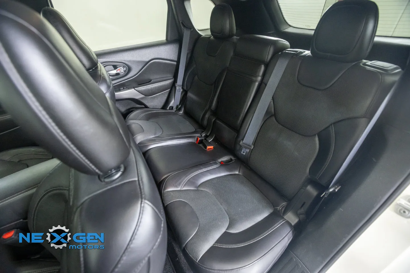 Jeep Cherokee photo 34