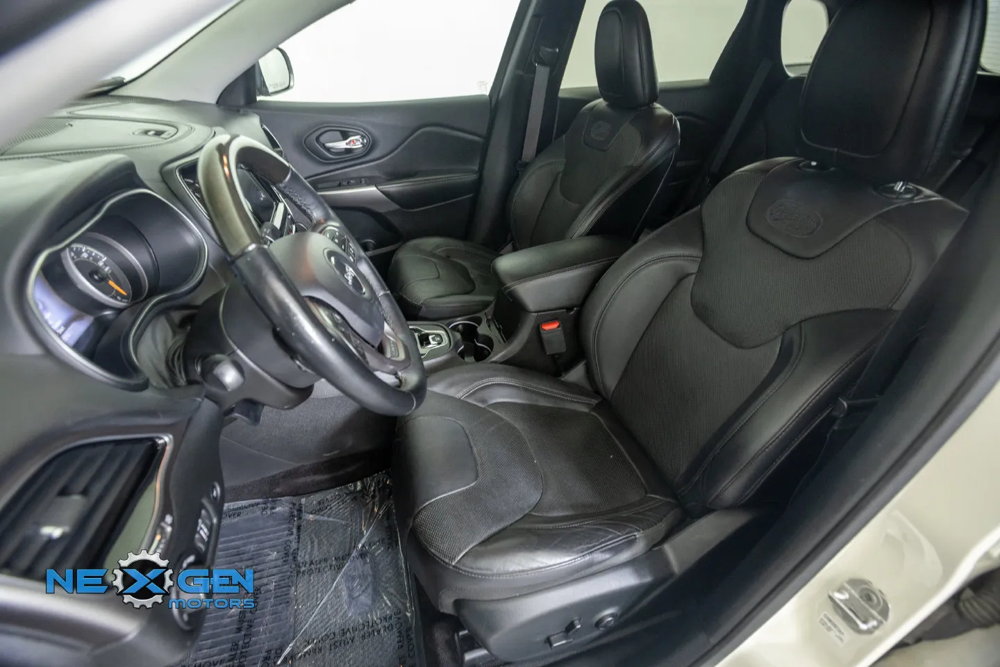 Jeep Cherokee photo 27