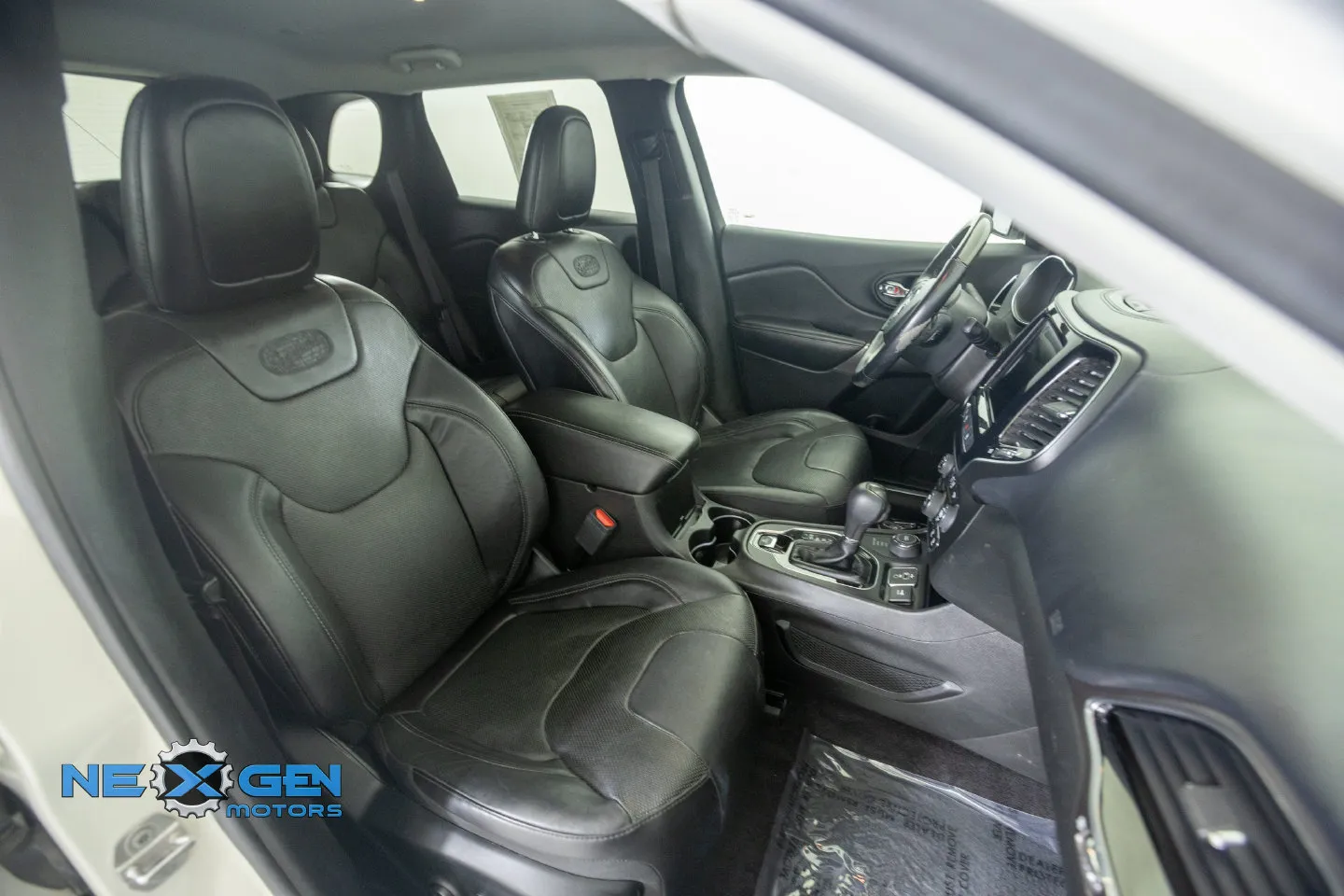 Jeep Cherokee photo 10
