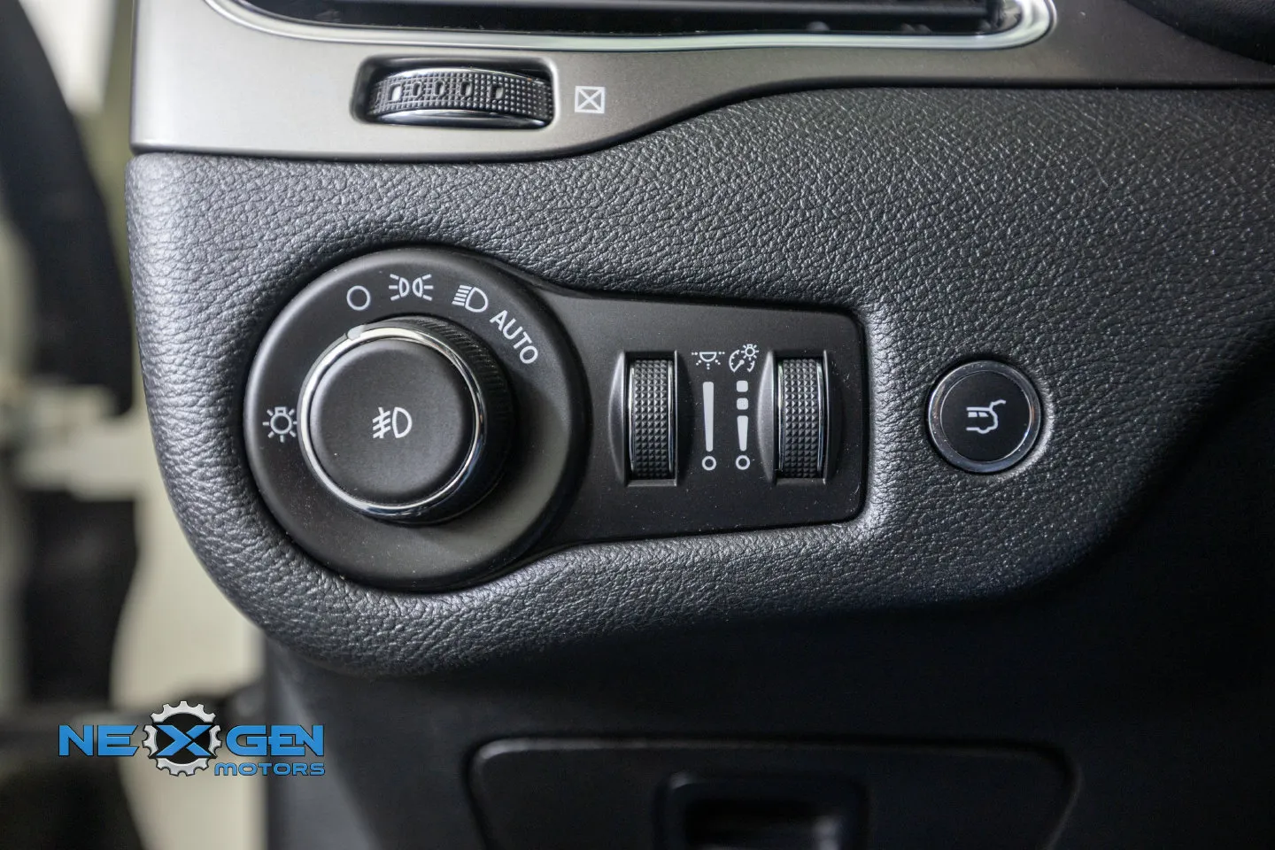 Jeep Cherokee photo 16