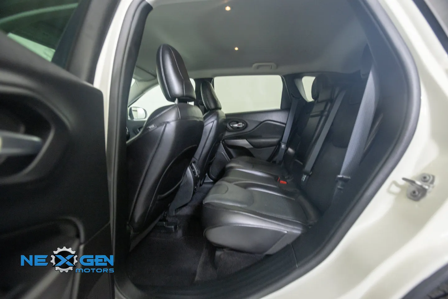 Jeep Cherokee photo 32