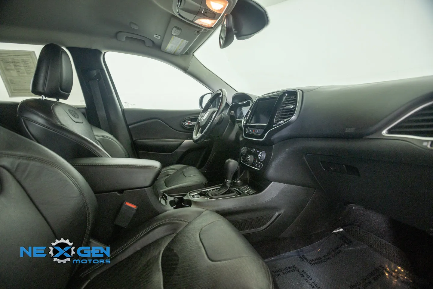 Jeep Cherokee photo 7