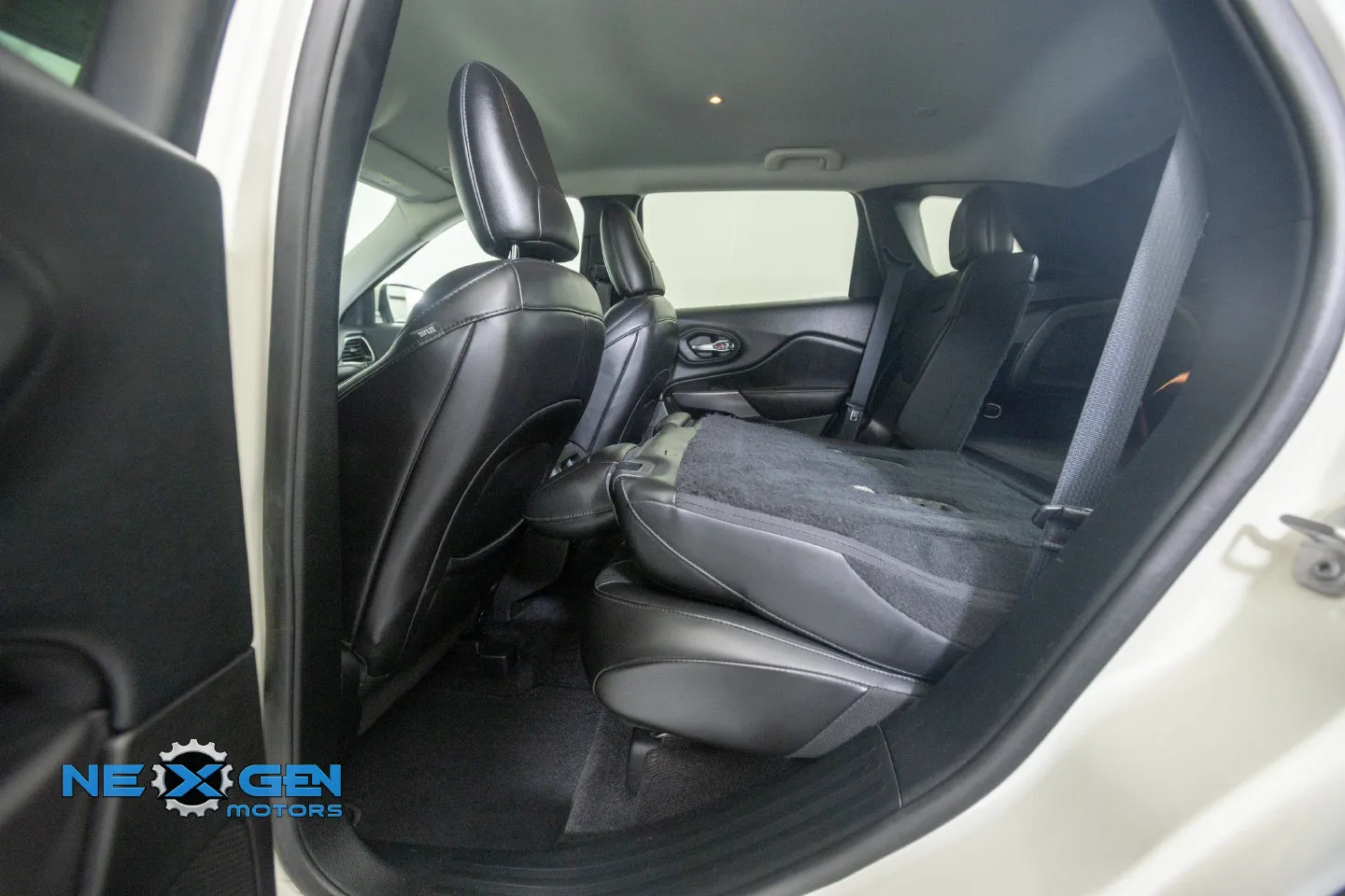 Jeep Cherokee photo 33