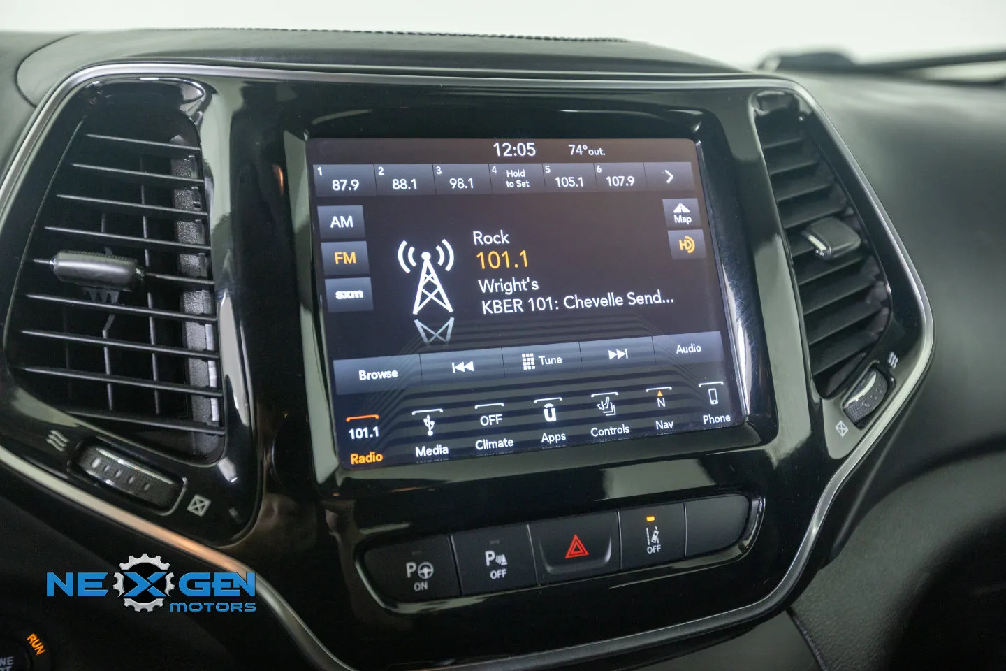 Jeep Cherokee photo 19