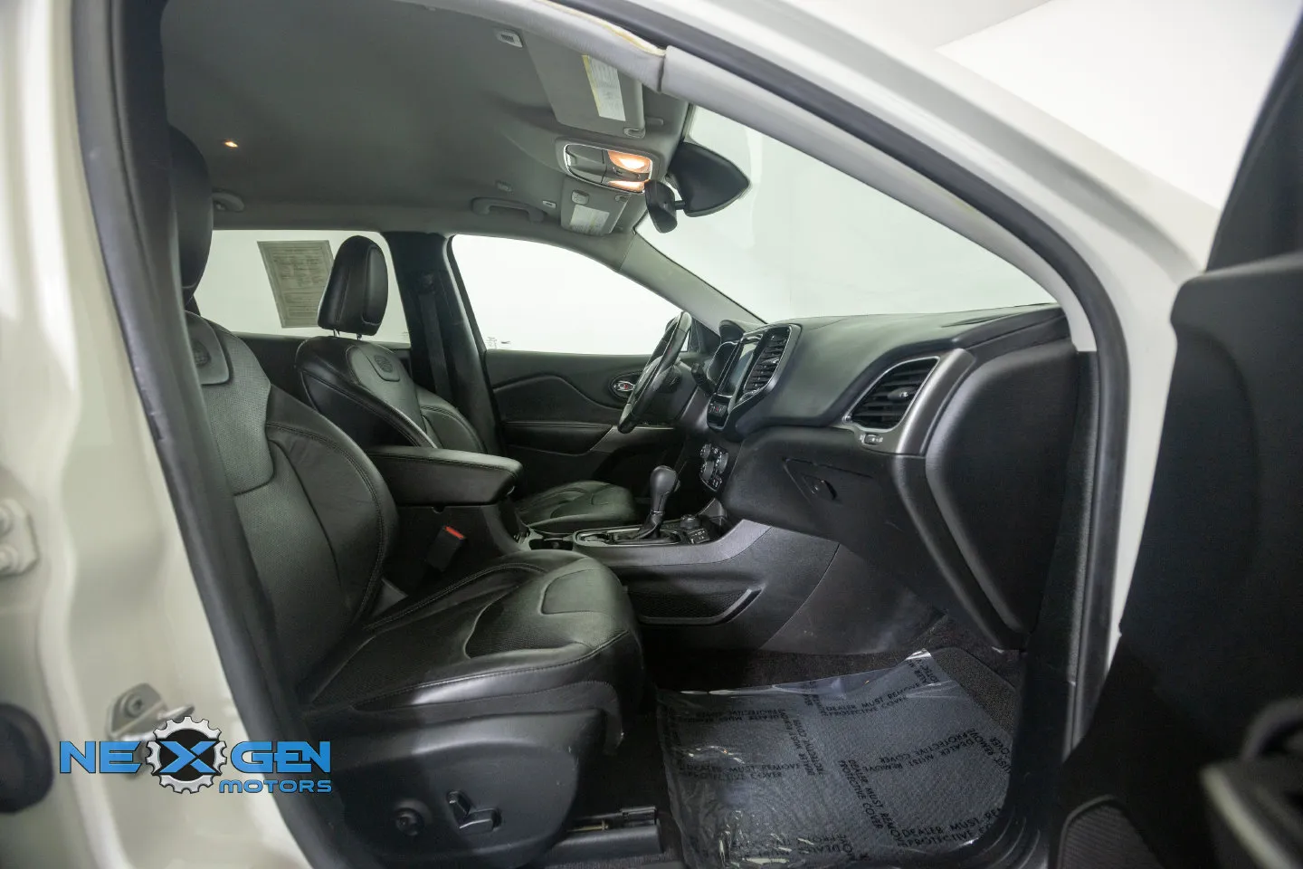 Jeep Cherokee photo 8