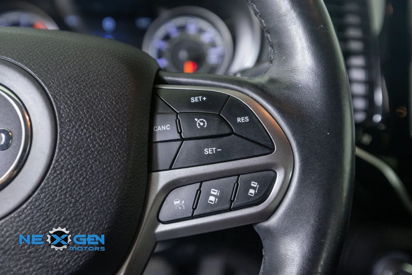 Jeep Cherokee photo 18