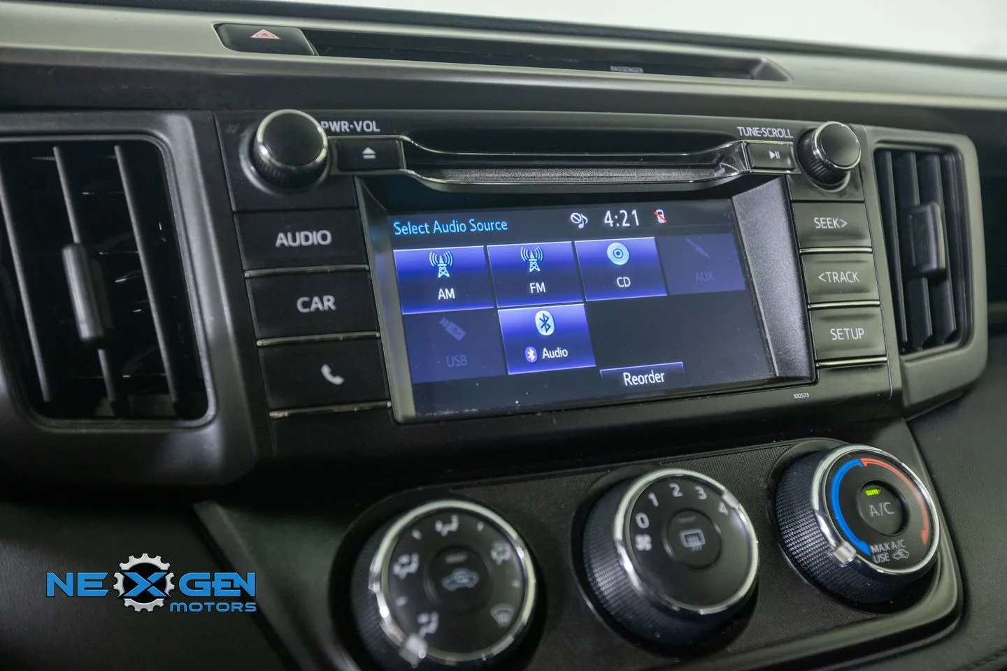 Toyota RAV4 photo 18