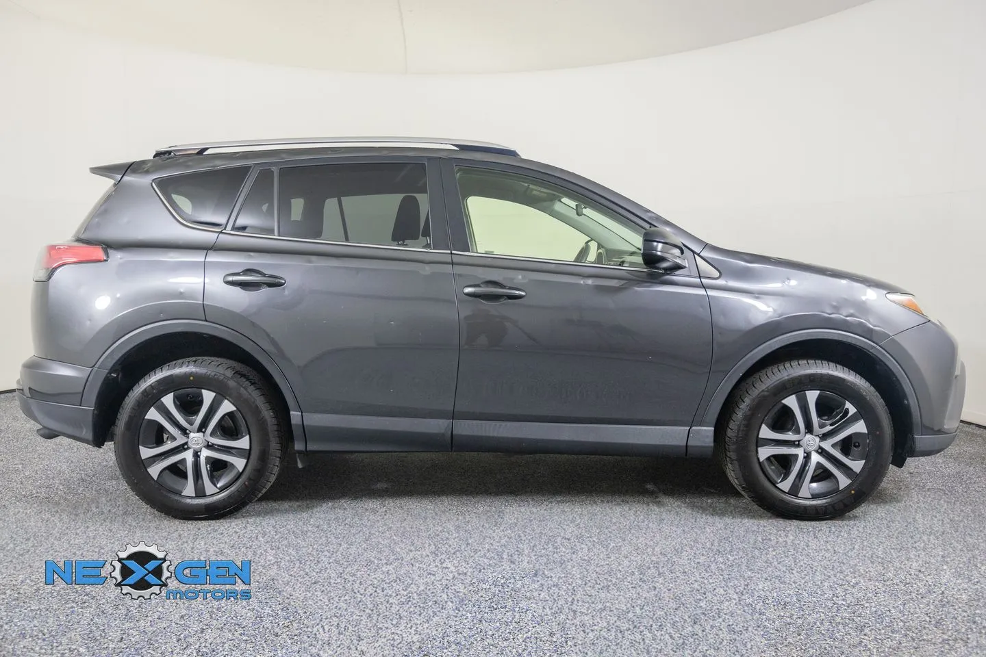 Toyota RAV4 photo 9