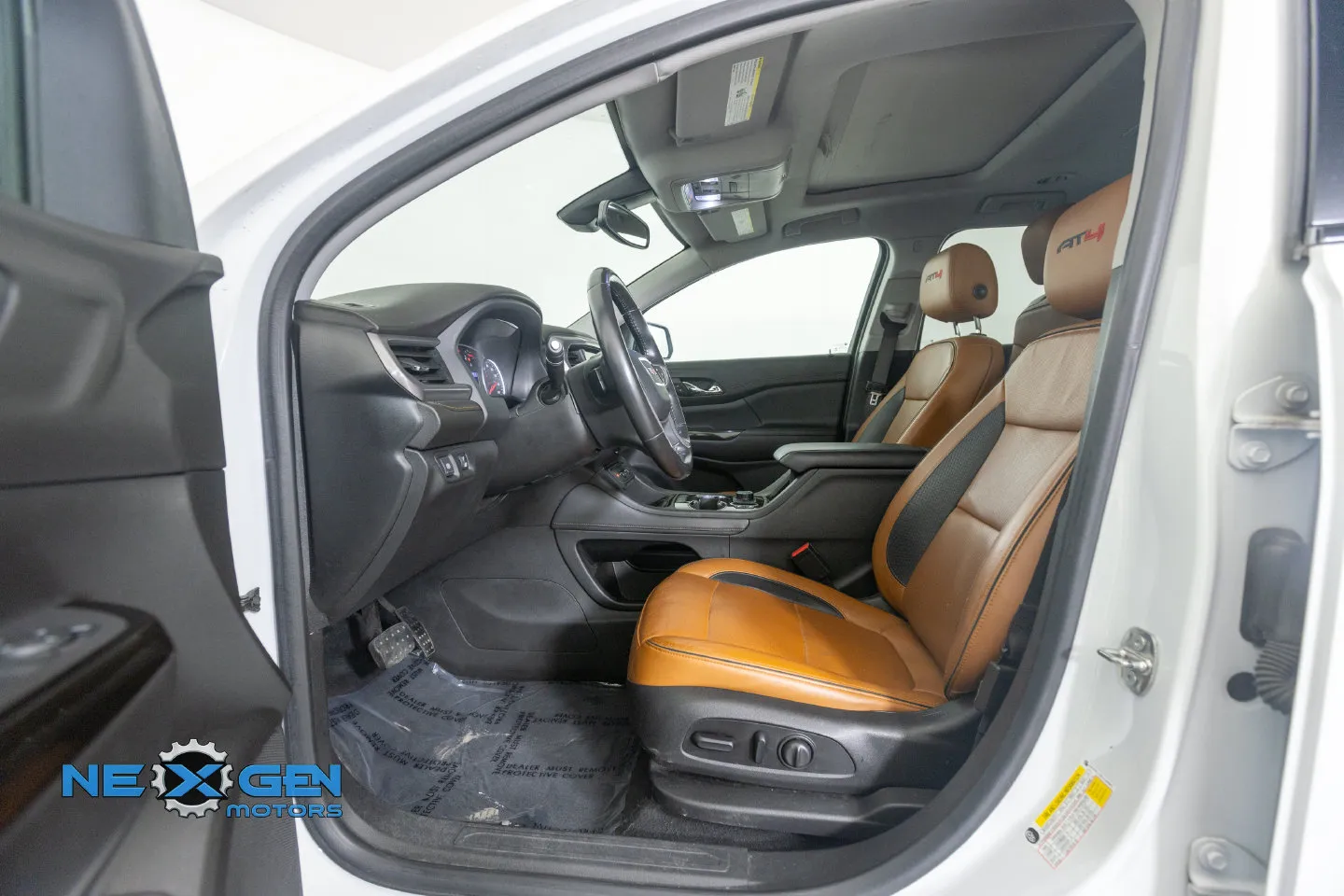 GMC Acadia photo 14