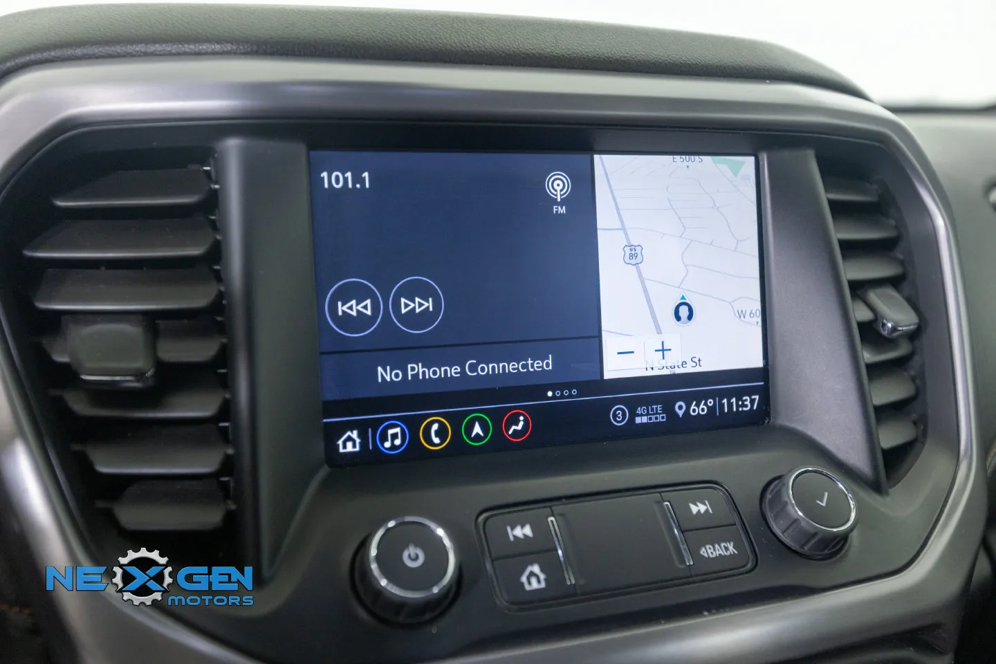 GMC Acadia photo 20