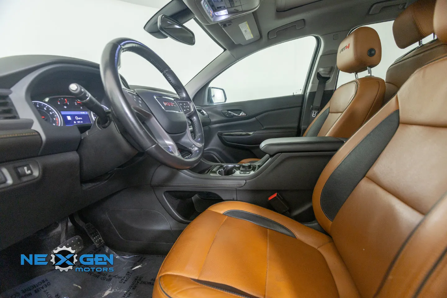 GMC Acadia photo 13