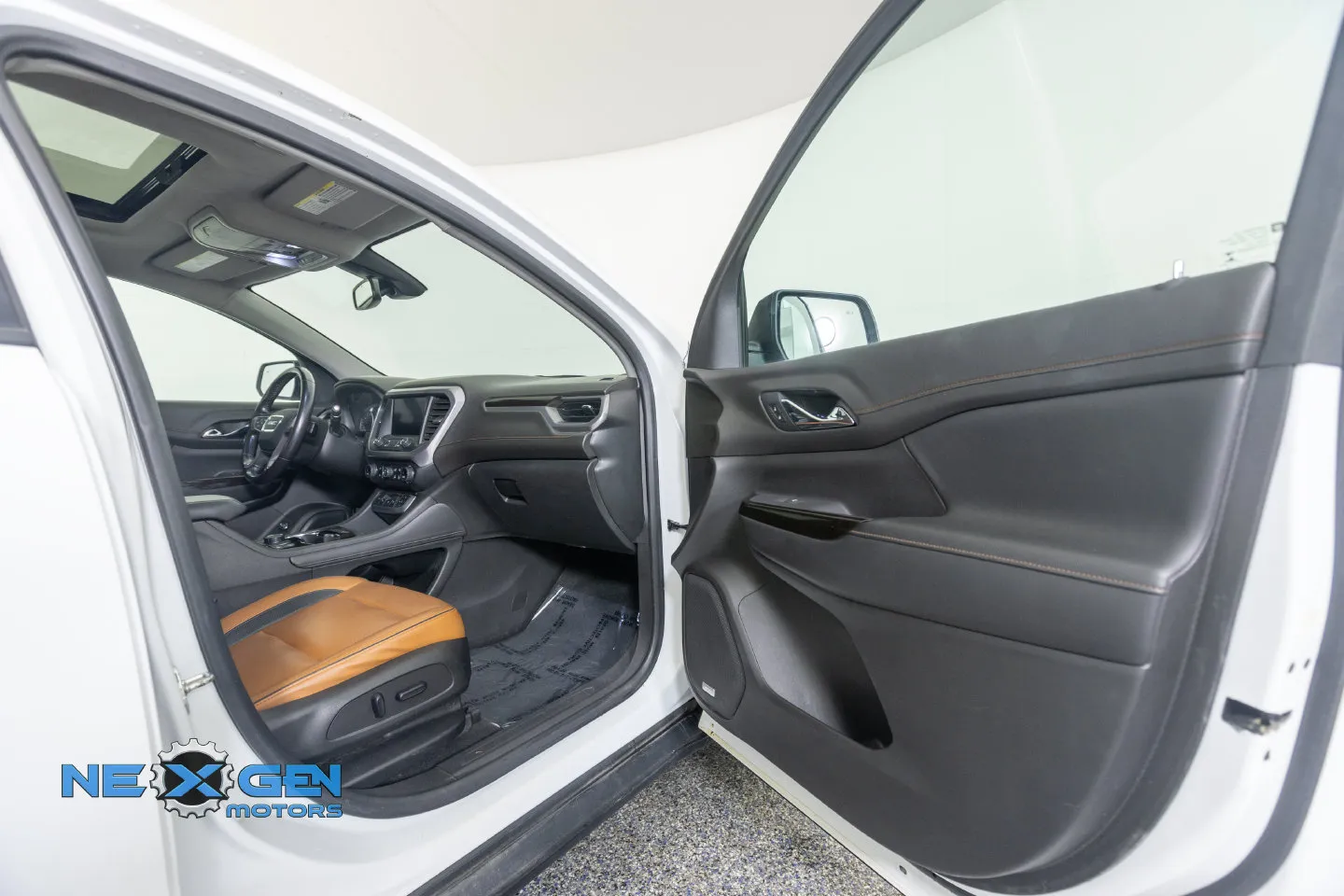 GMC Acadia photo 6