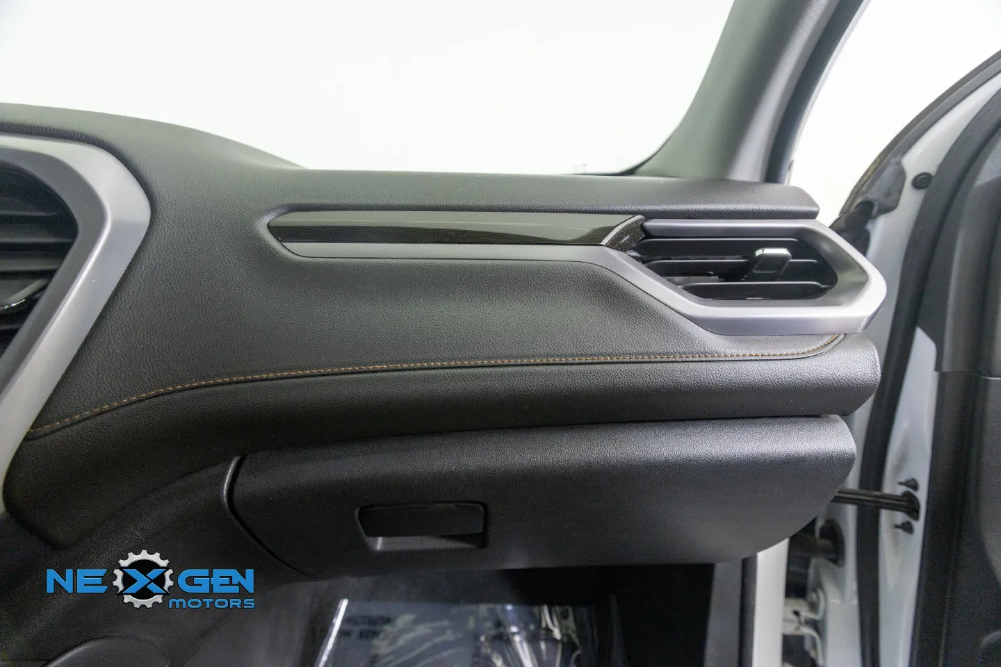 GMC Acadia photo 9