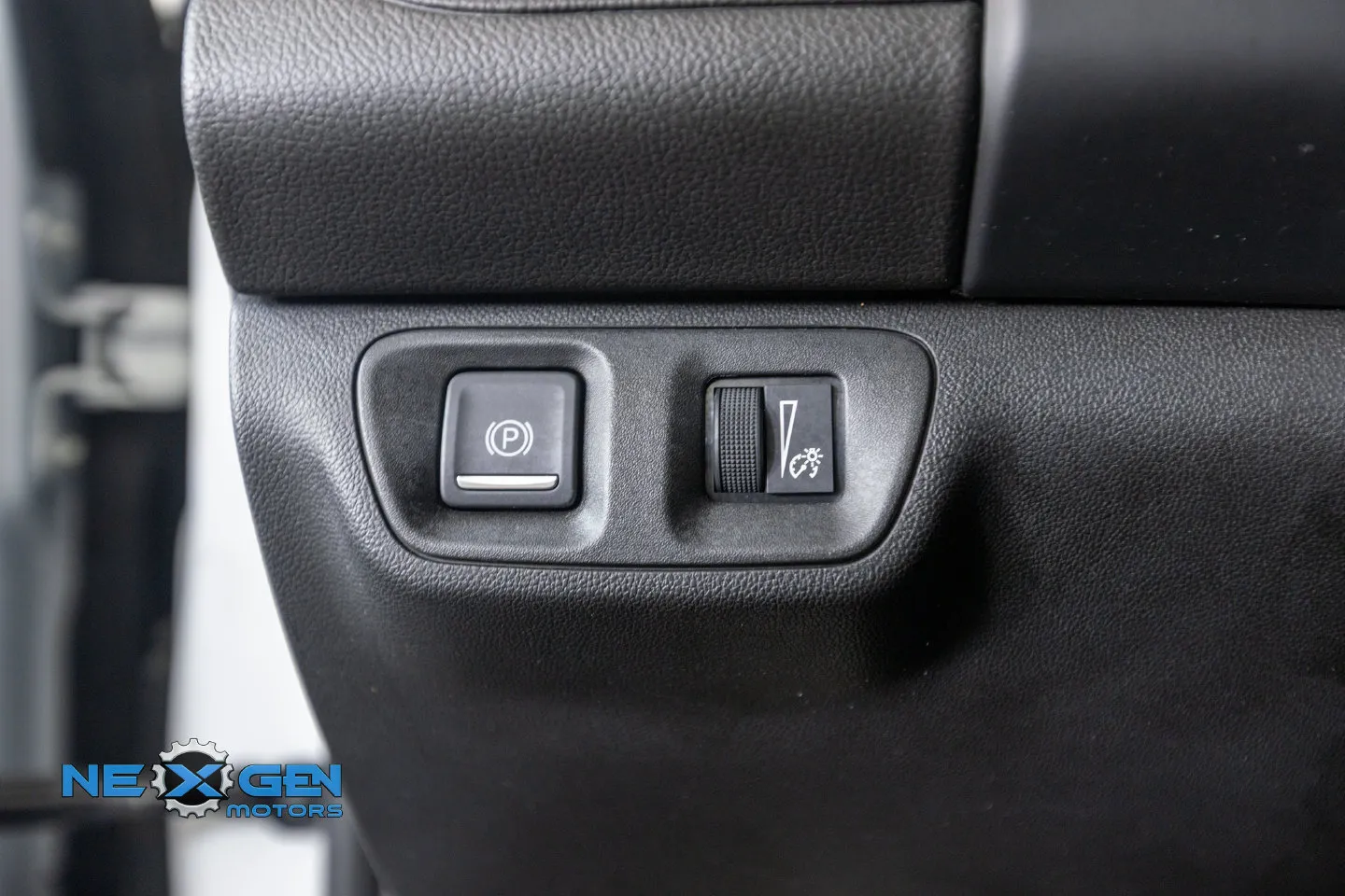 GMC Acadia photo 16