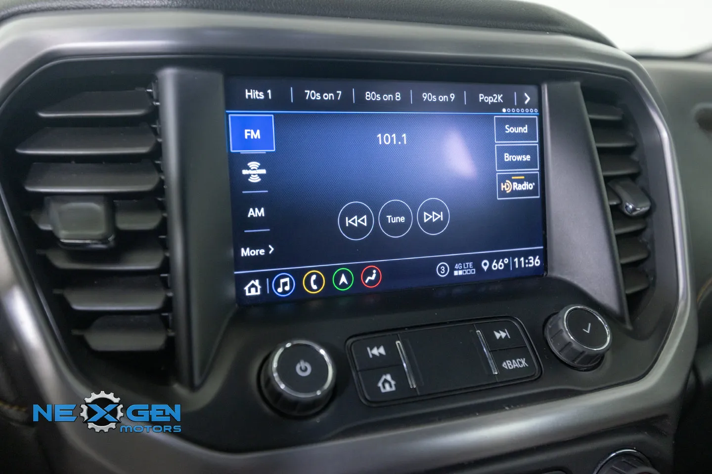 GMC Acadia photo 19