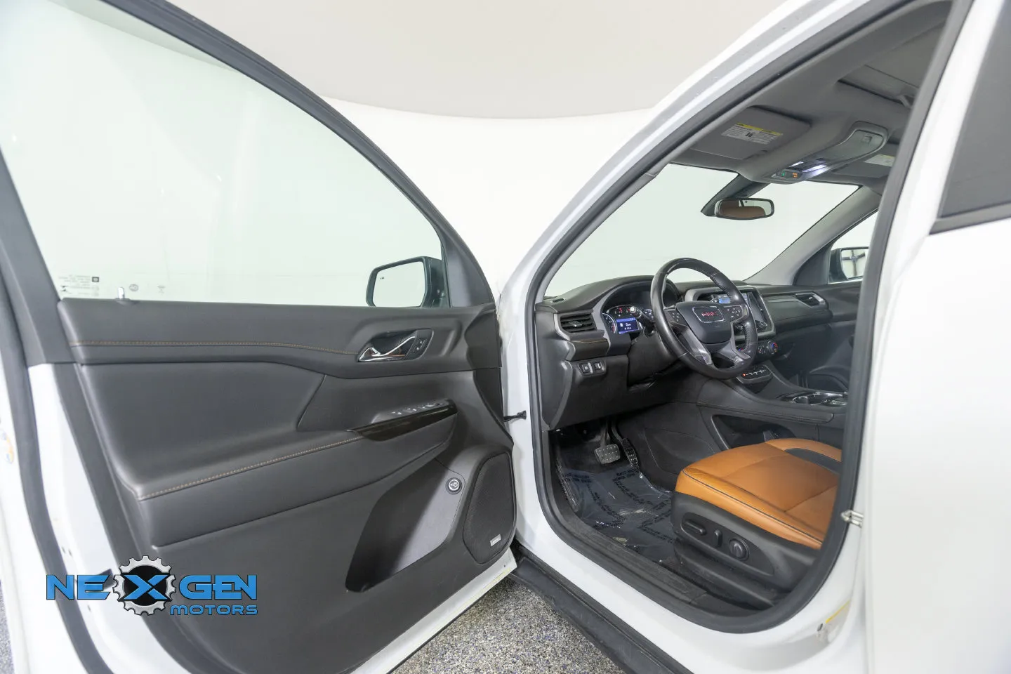 GMC Acadia photo 12