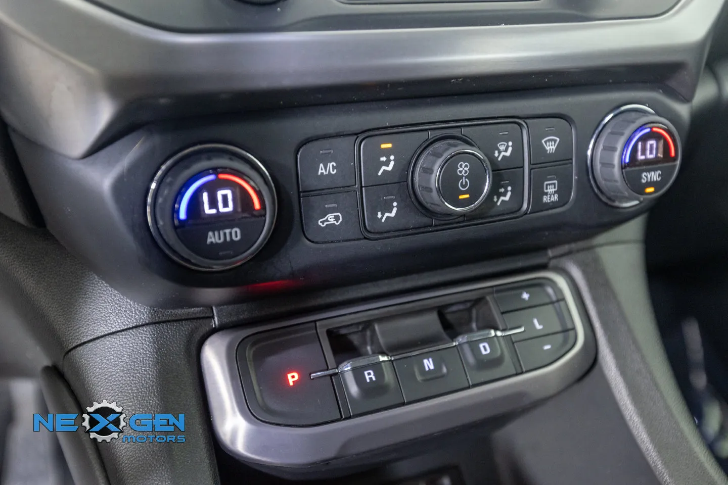 GMC Acadia photo 25