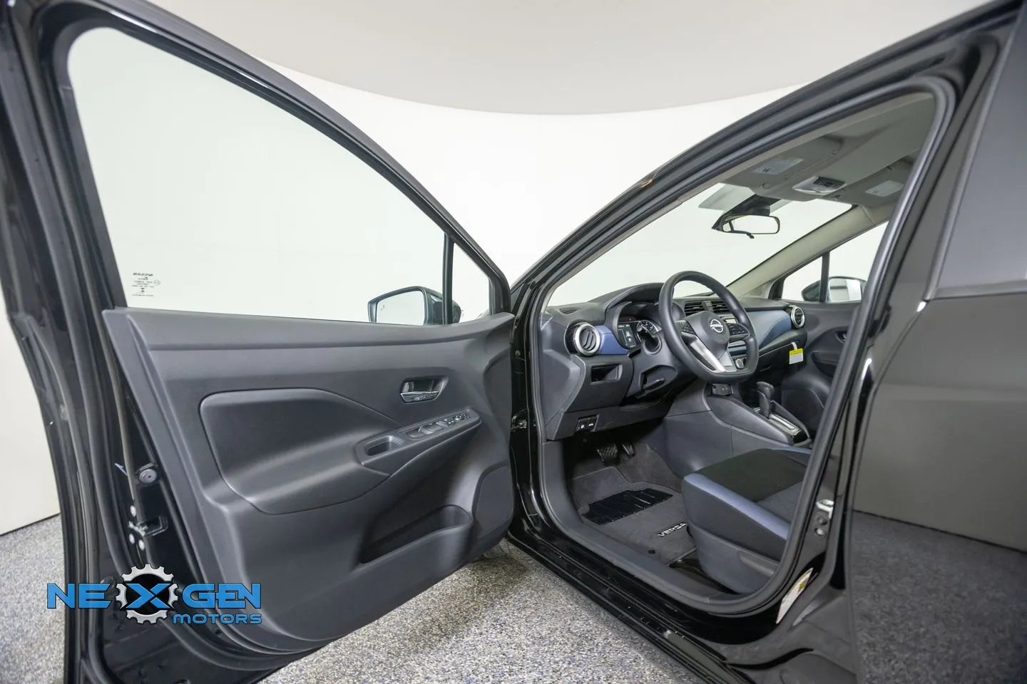 Nissan Versa photo 12