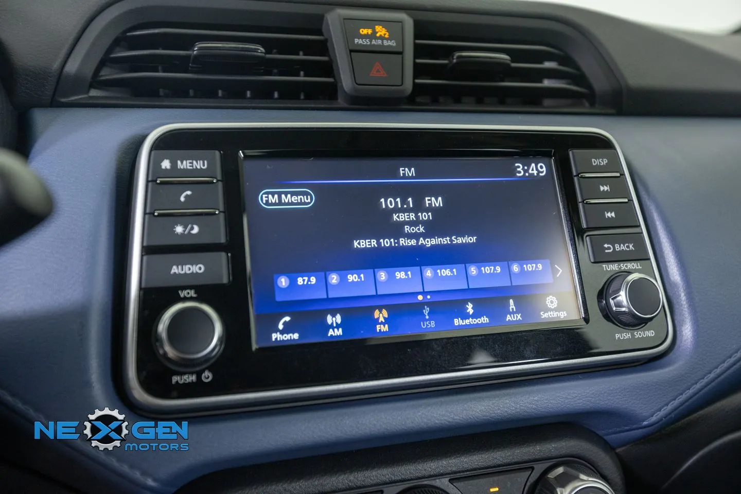 Nissan Versa photo 19
