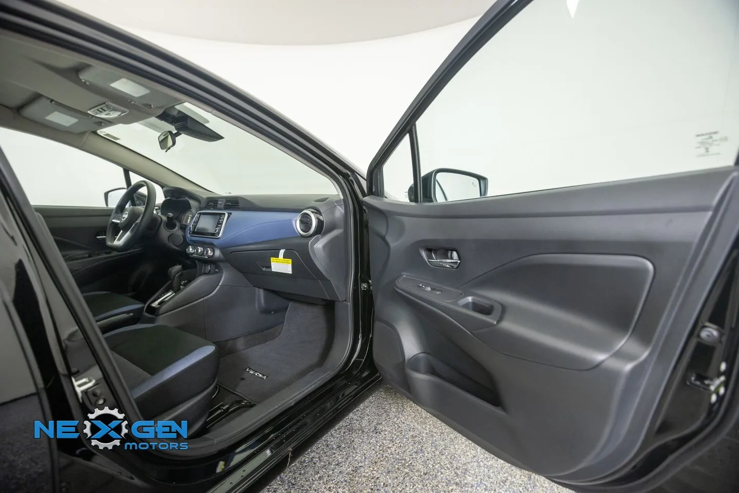 Nissan Versa photo 6