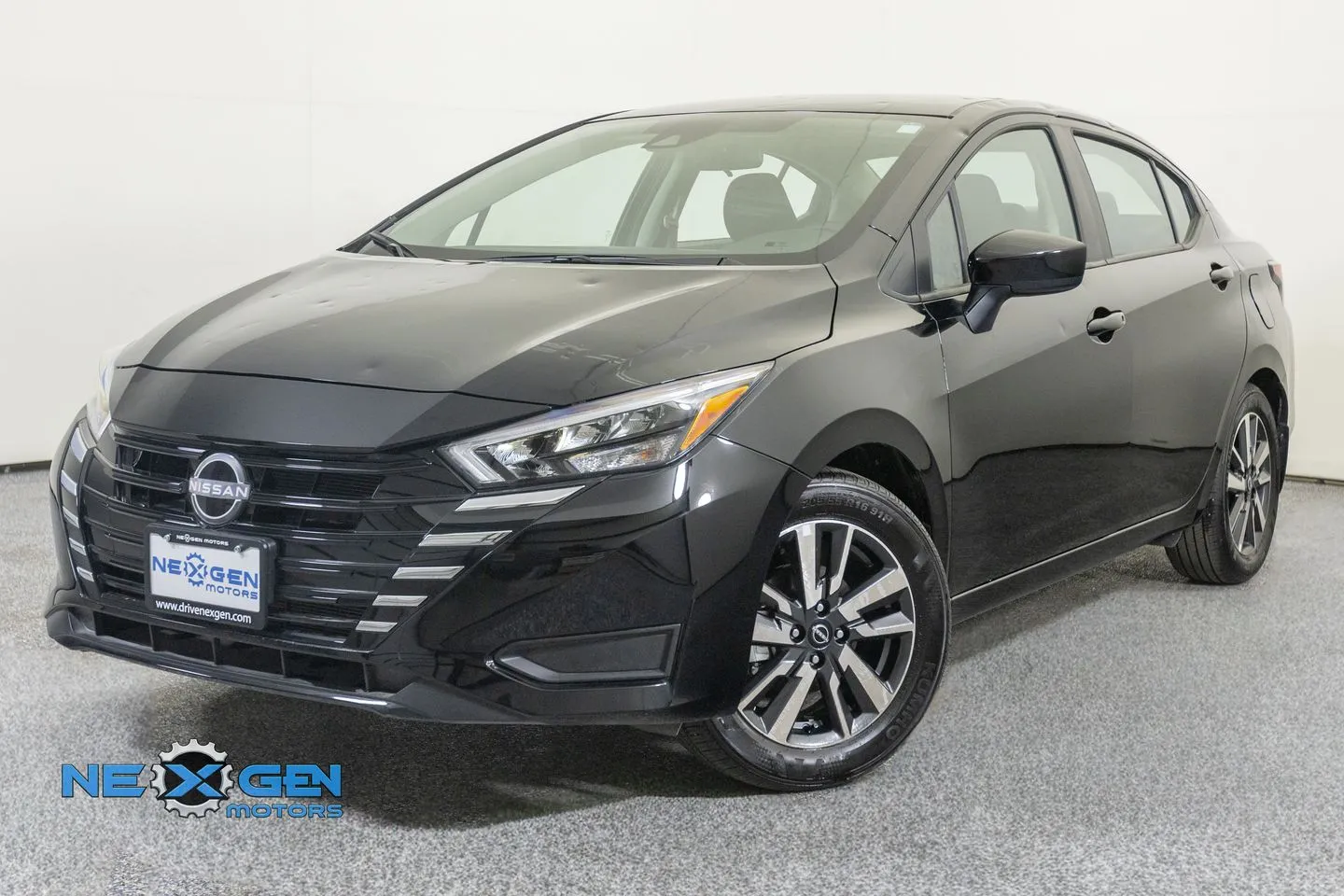 Nissan Versa photo 11
