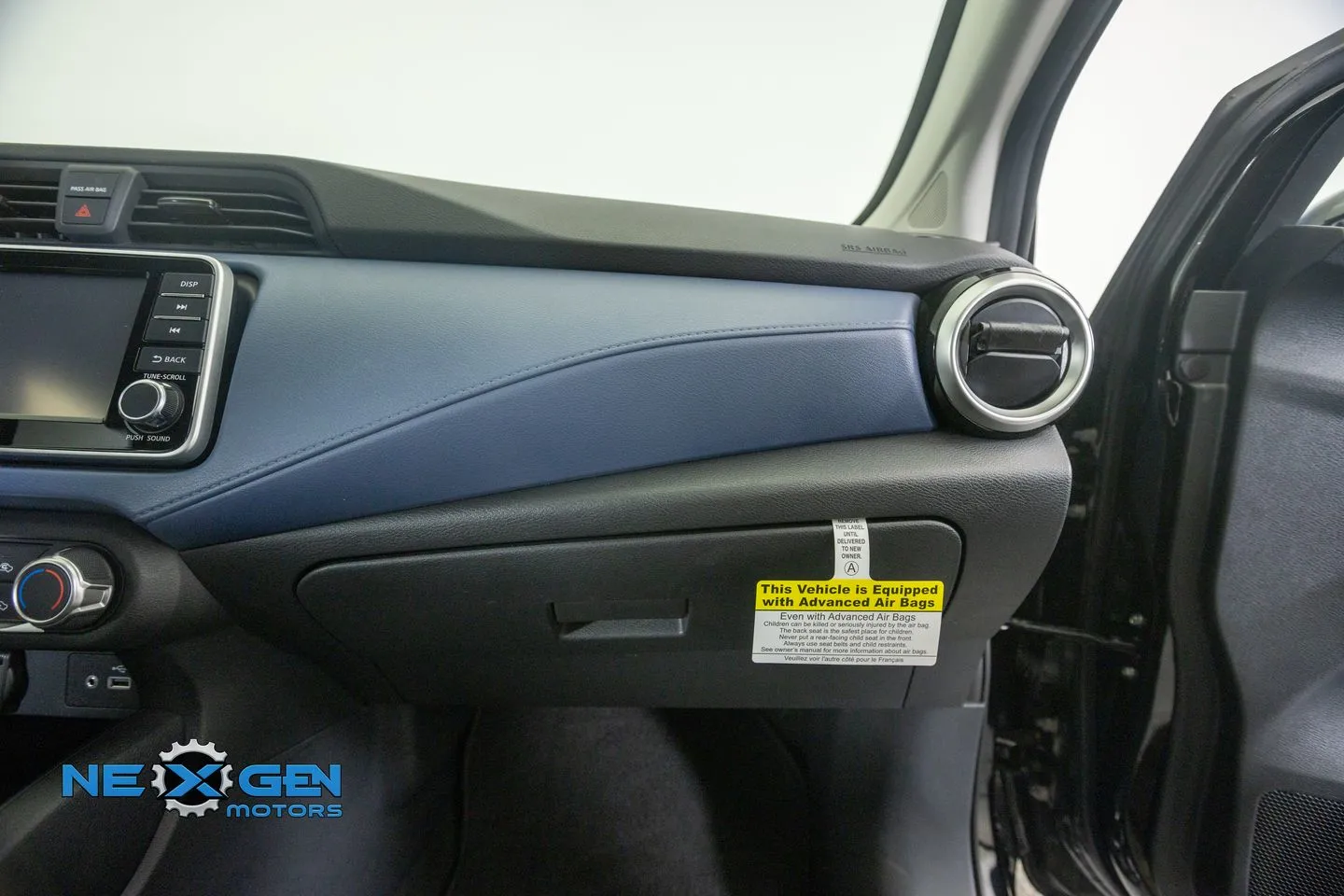 Nissan Versa photo 9