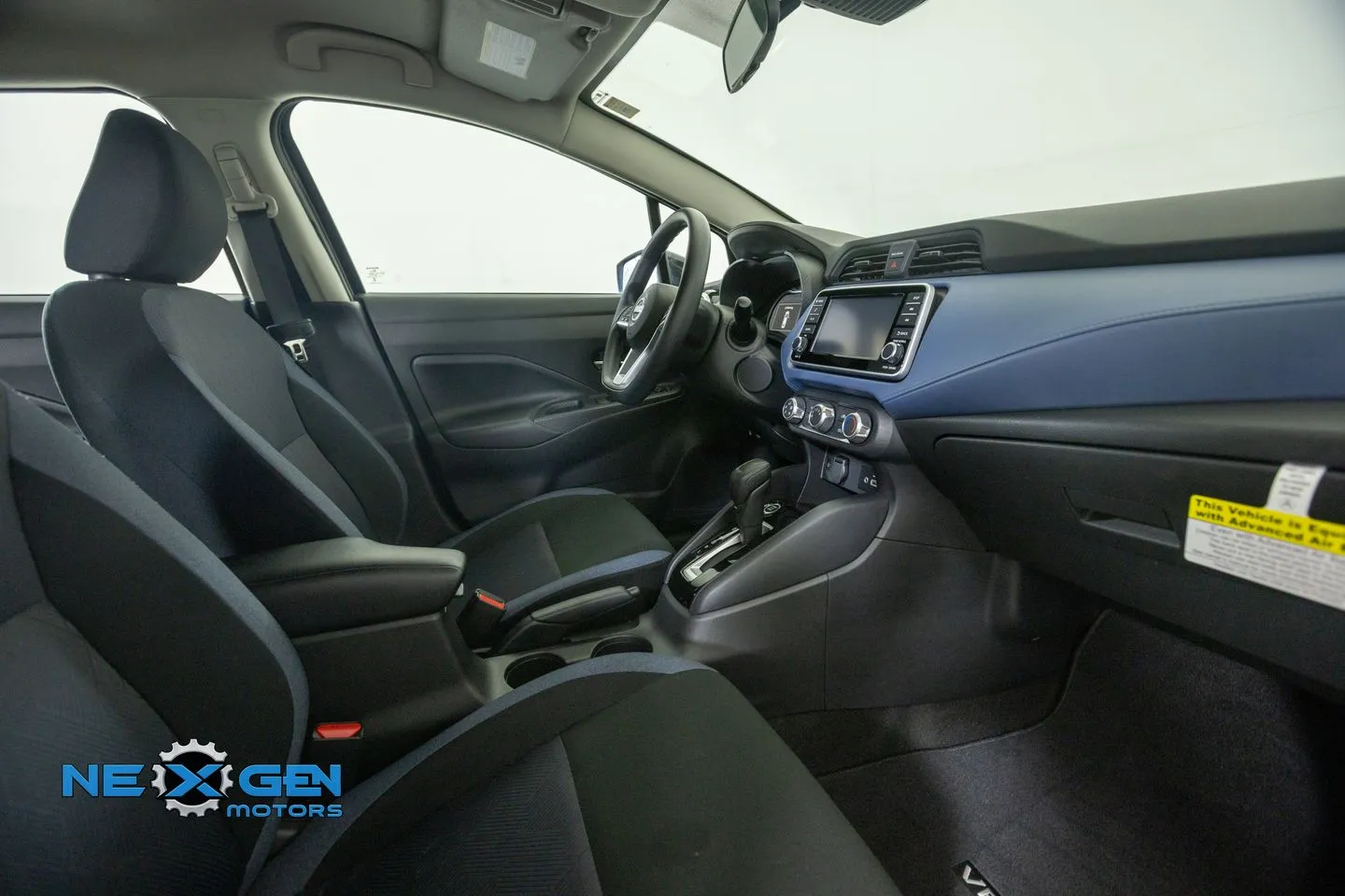 Nissan Versa photo 7