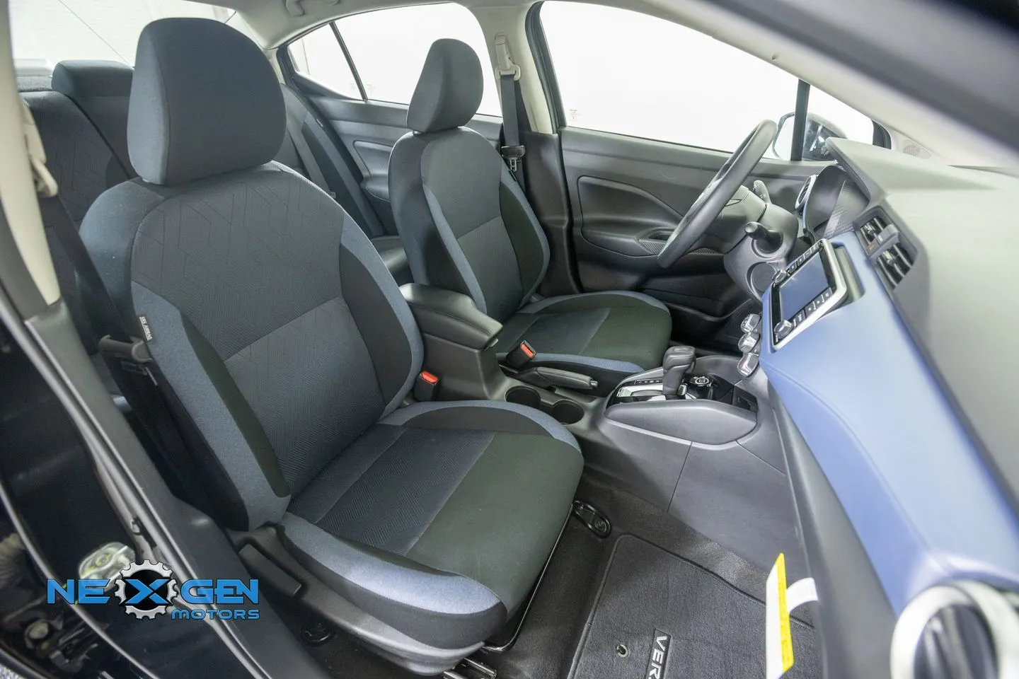 Nissan Versa photo 10