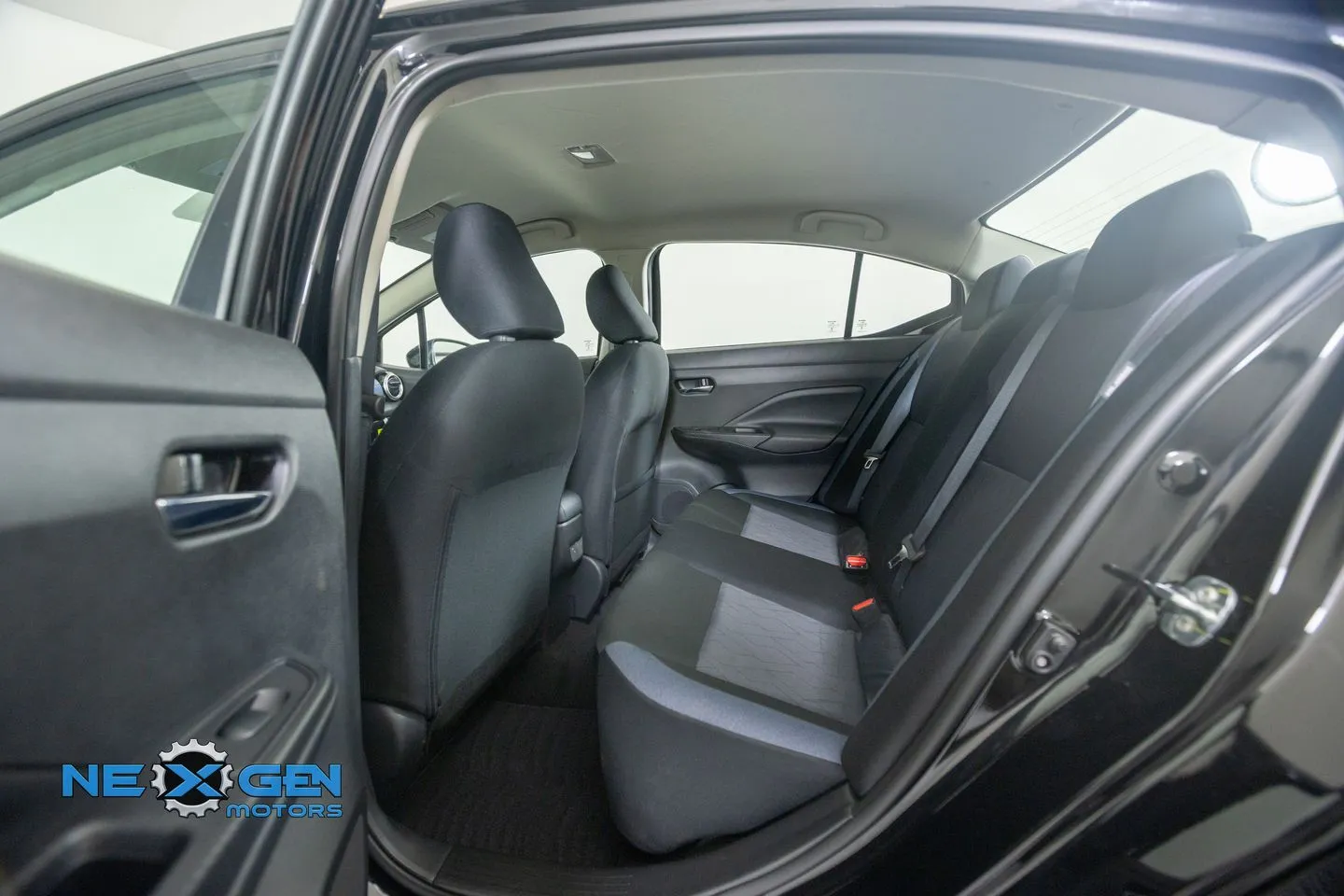 Nissan Versa photo 30