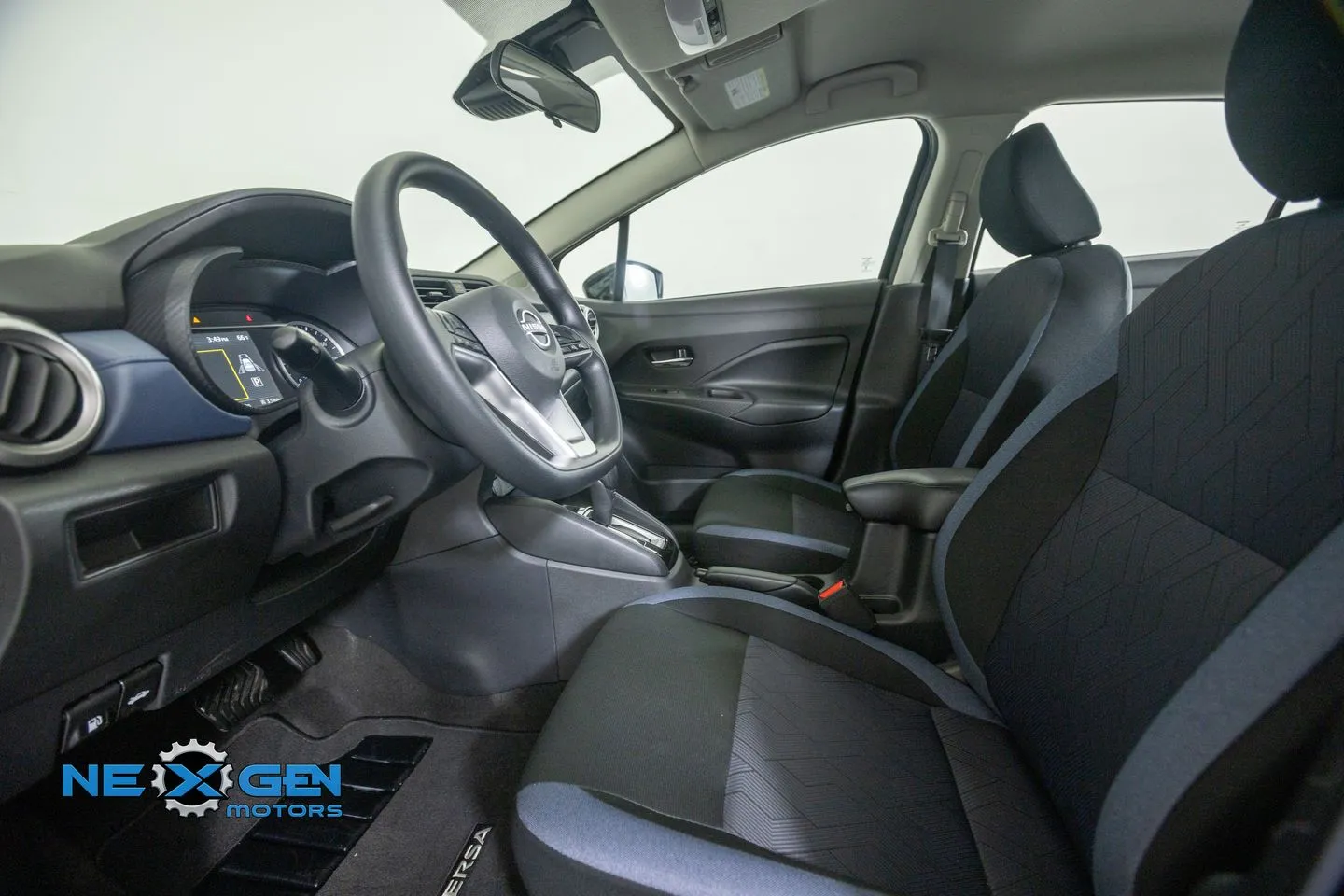 Nissan Versa photo 13