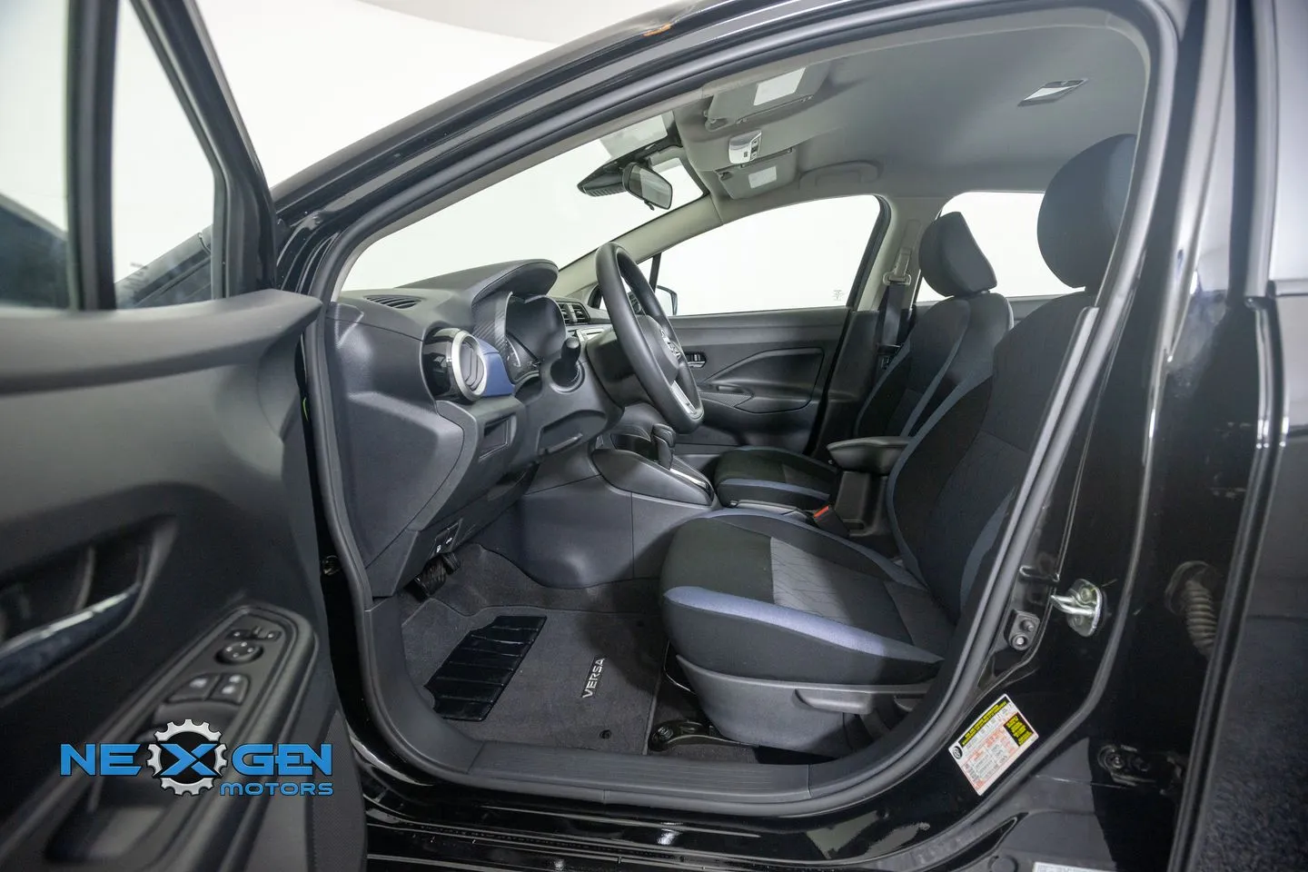Nissan Versa photo 14