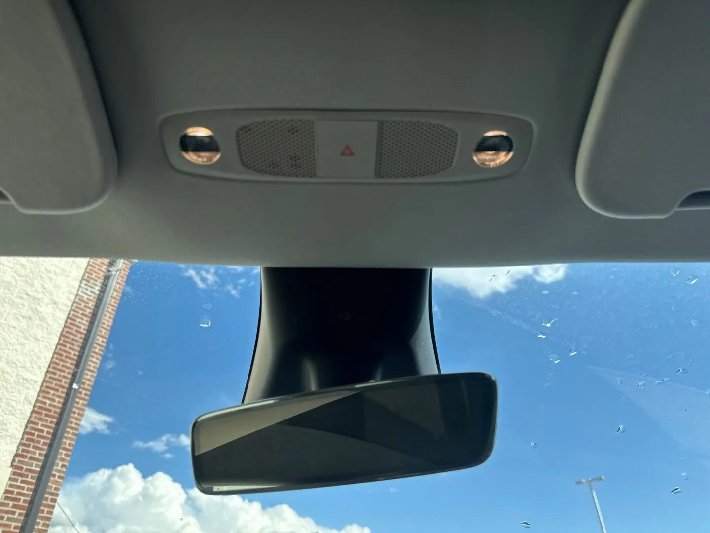 Tesla Model Y photo 28
