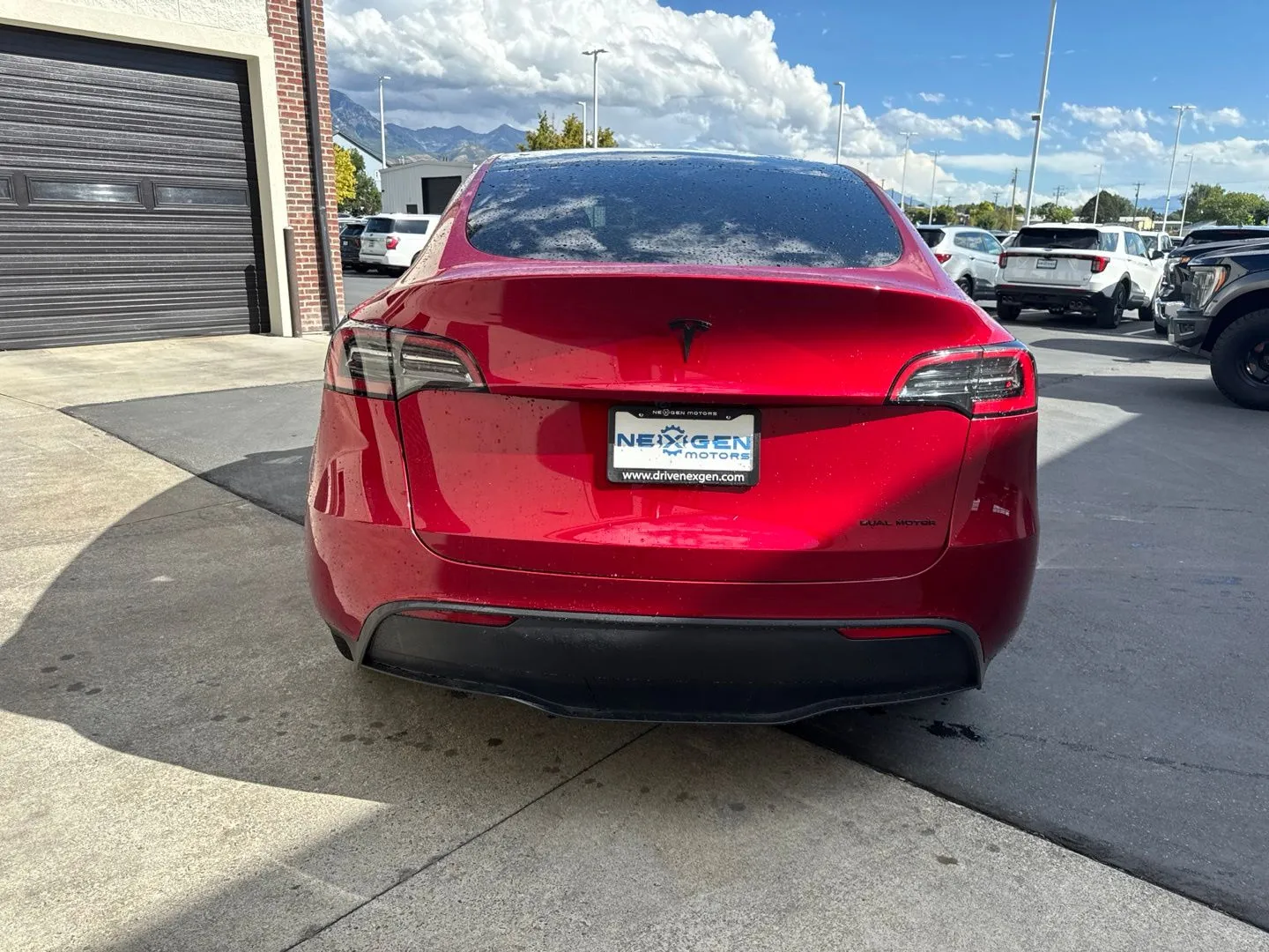 Tesla Model Y photo 7