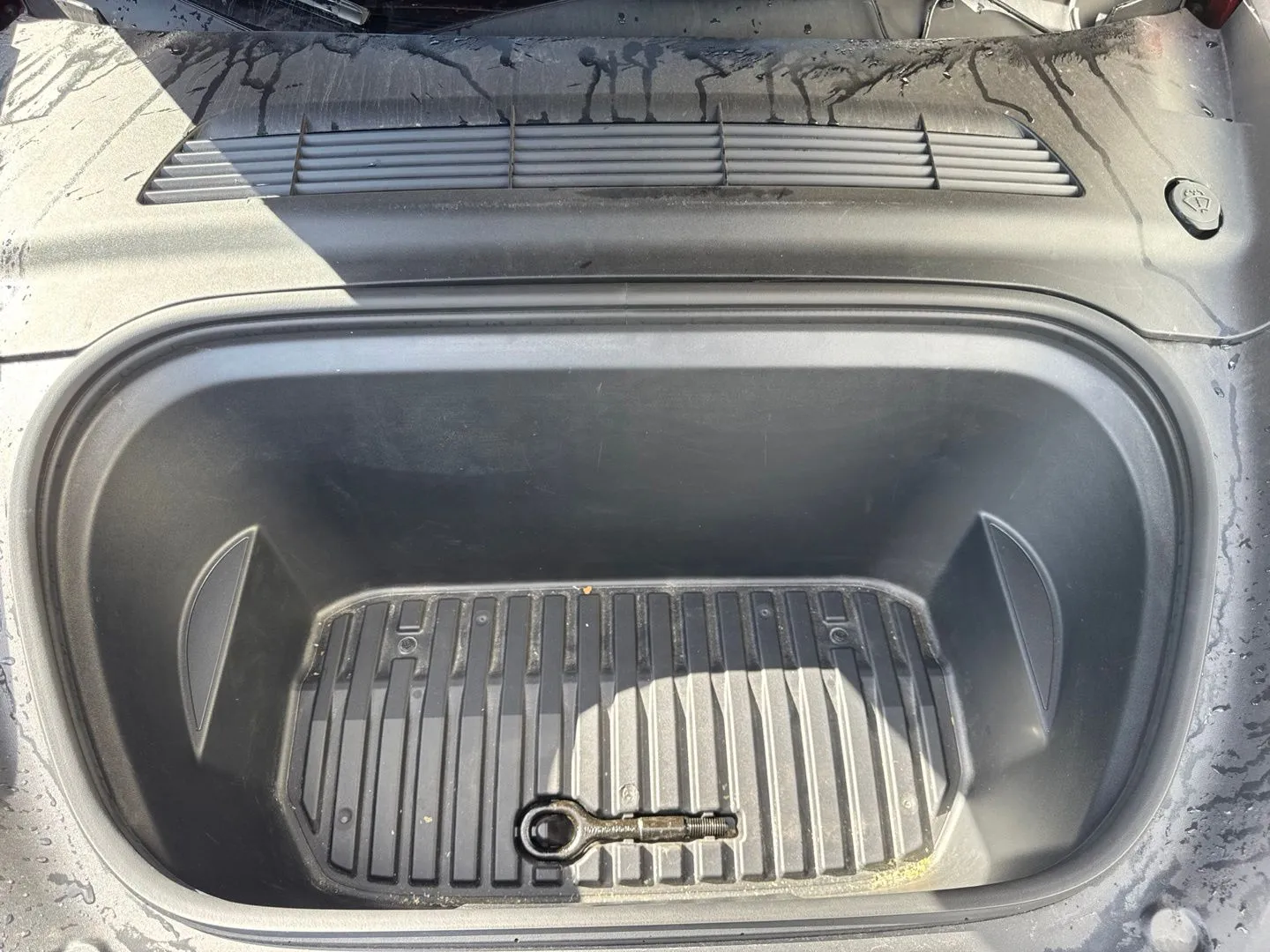 Tesla Model Y photo 30