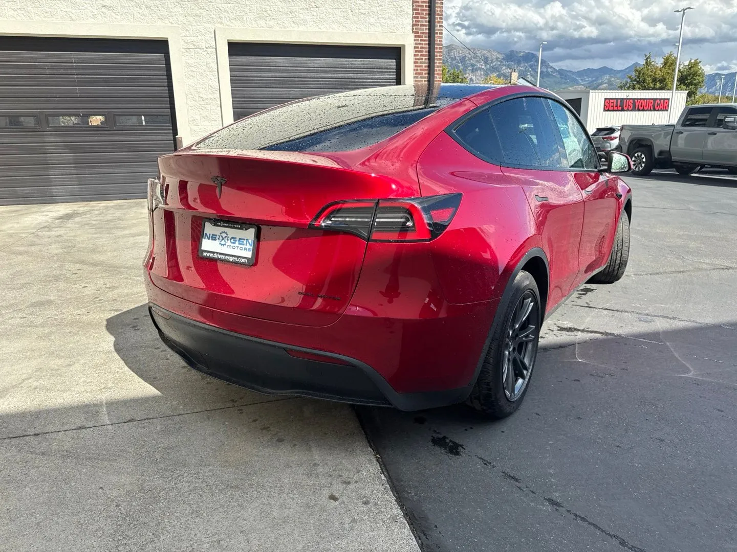 Tesla Model Y photo 8
