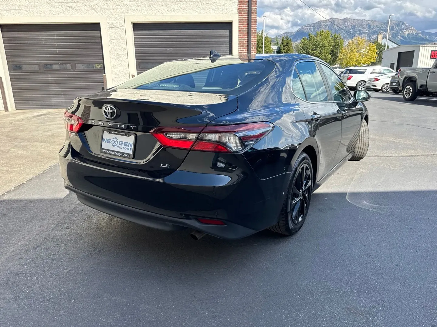 Toyota Camry photo 9