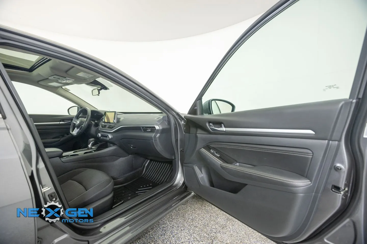 Nissan Altima photo 6