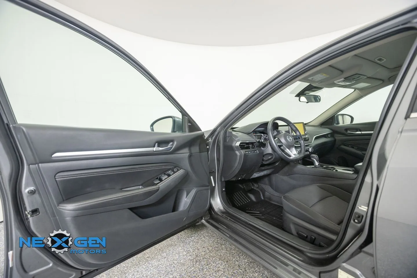 Nissan Altima photo 12