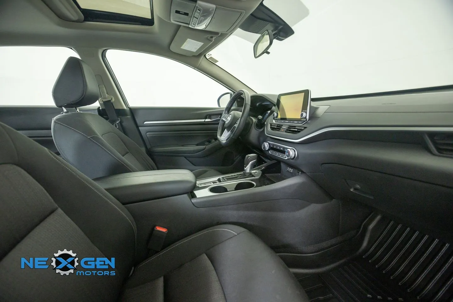 Nissan Altima photo 7